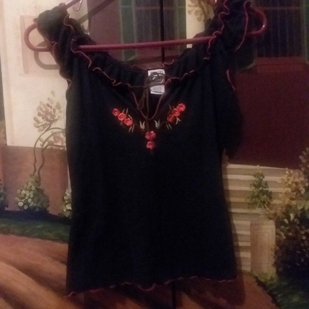 Embroidered Red Flower Ruched Top - Picture 2 of 4